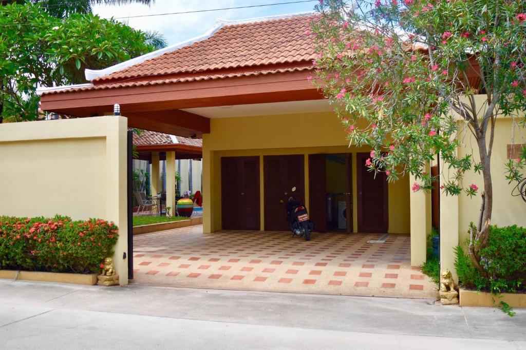4 Bed Villa Private Pool and BBQ Jomtien Beach - Villa With Private Pool