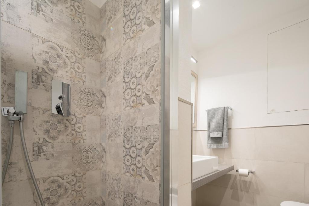 A bathroom at Palace Downtown Florence