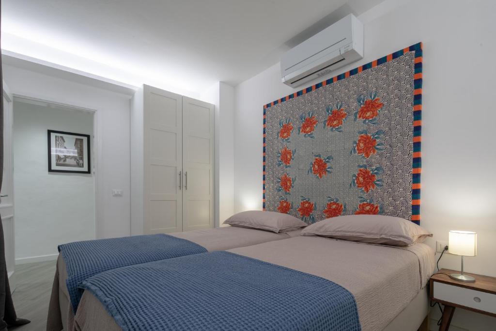 A bed or beds in a room at Palace Downtown Florence