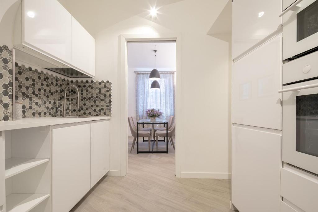A kitchen or kitchenette at Palace Downtown Florence