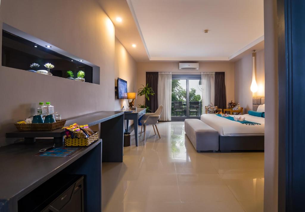 Postel nebo postele na pokoji v ubytování Damrei Angkor Hotel