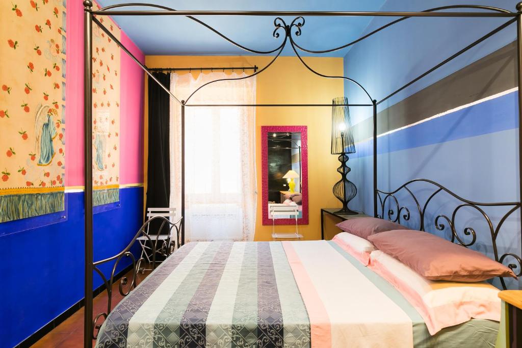Una cama o camas en una habitación de Appartamenti MarcoAurelio49