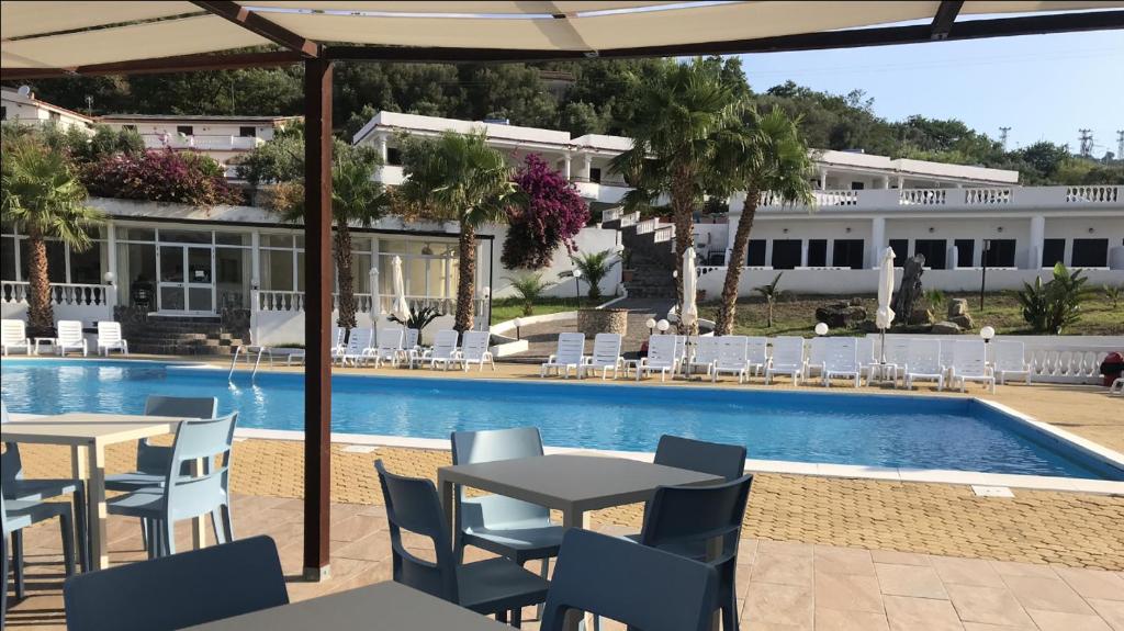 Bazén v ubytování Hotel Diamond Residence nebo v jeho okolí