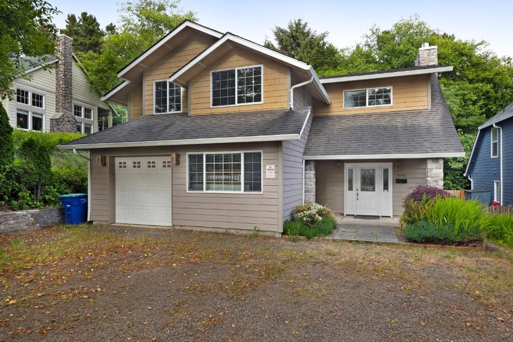 a house with a garage in a yard at Gleneden Beach Escape in Gleneden Beach