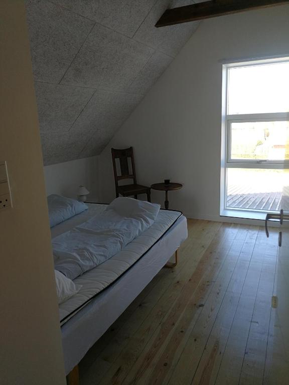 Postel nebo postele na pokoji v ubytování Bønnerup Strand