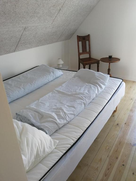 Postel nebo postele na pokoji v ubytování Bønnerup Strand