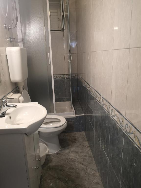 Koupelna v ubytování Apartmani Sea