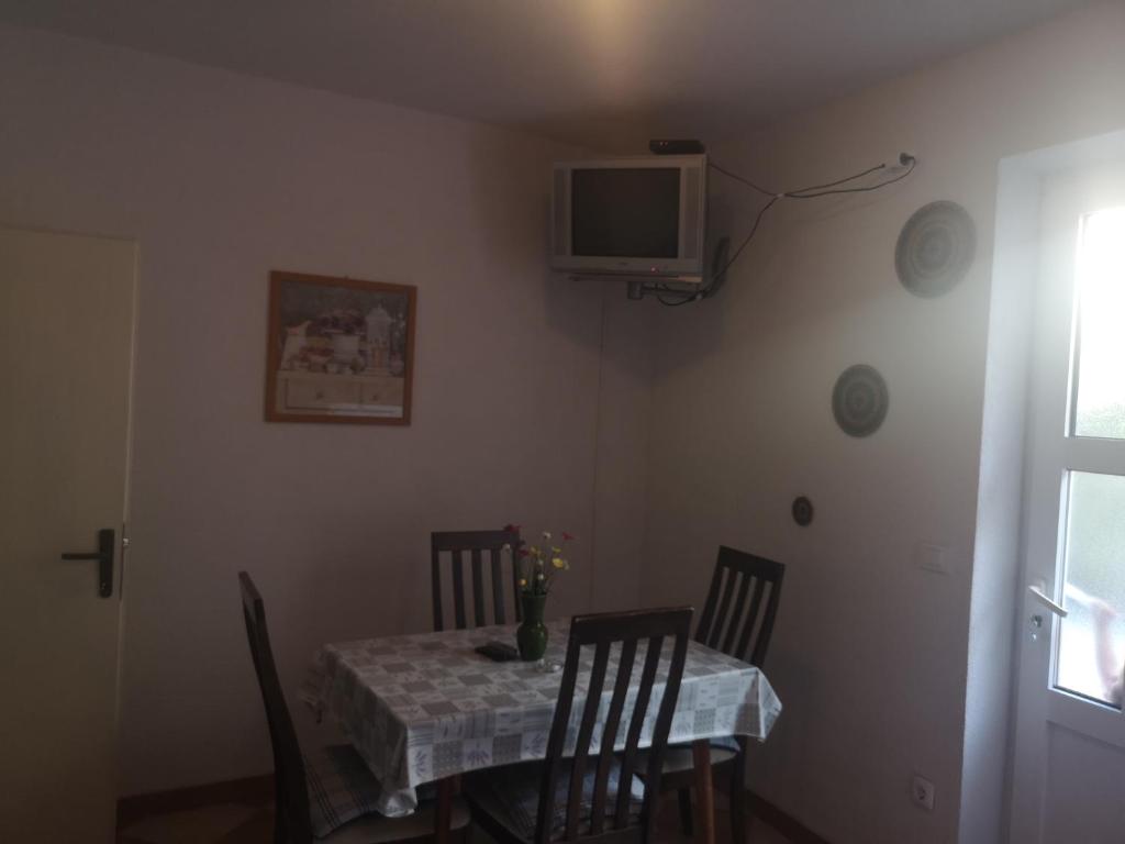 TV a/nebo společenská místnost v ubytování Apartmani Sea