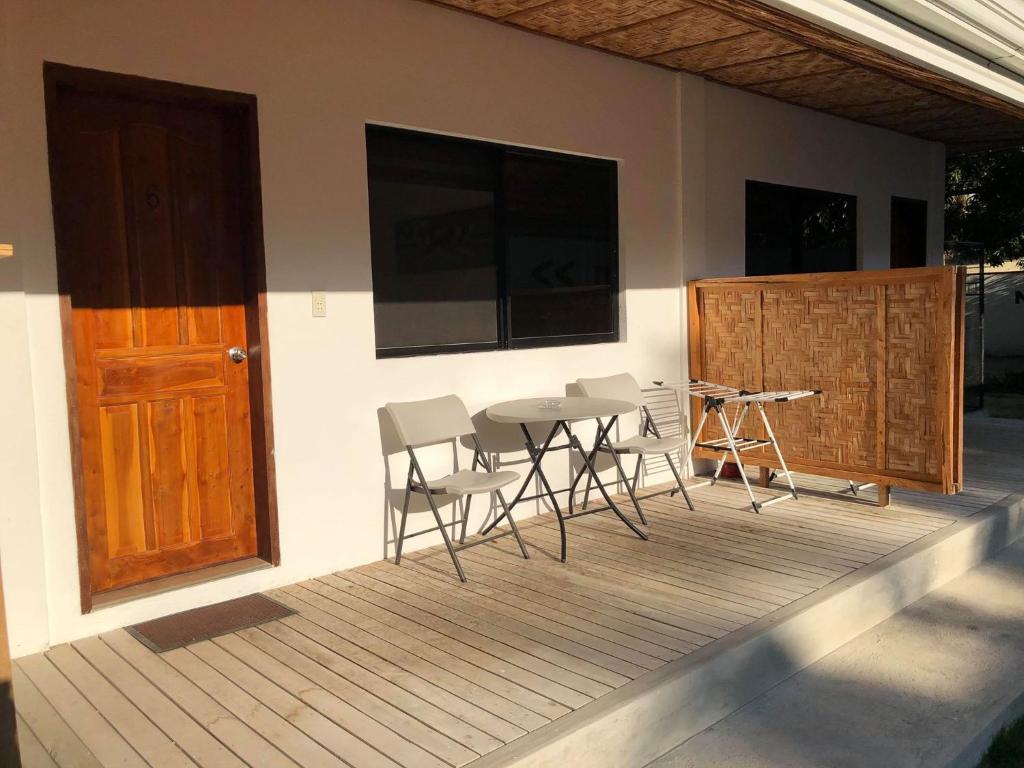 Parrot Resort Moalboal - Tweelingzaal Met Terras