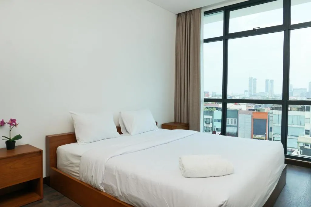 Elegant 1BR Veranda Residence @ Puri Apartment by Travelio, Jakarta, Indonezia