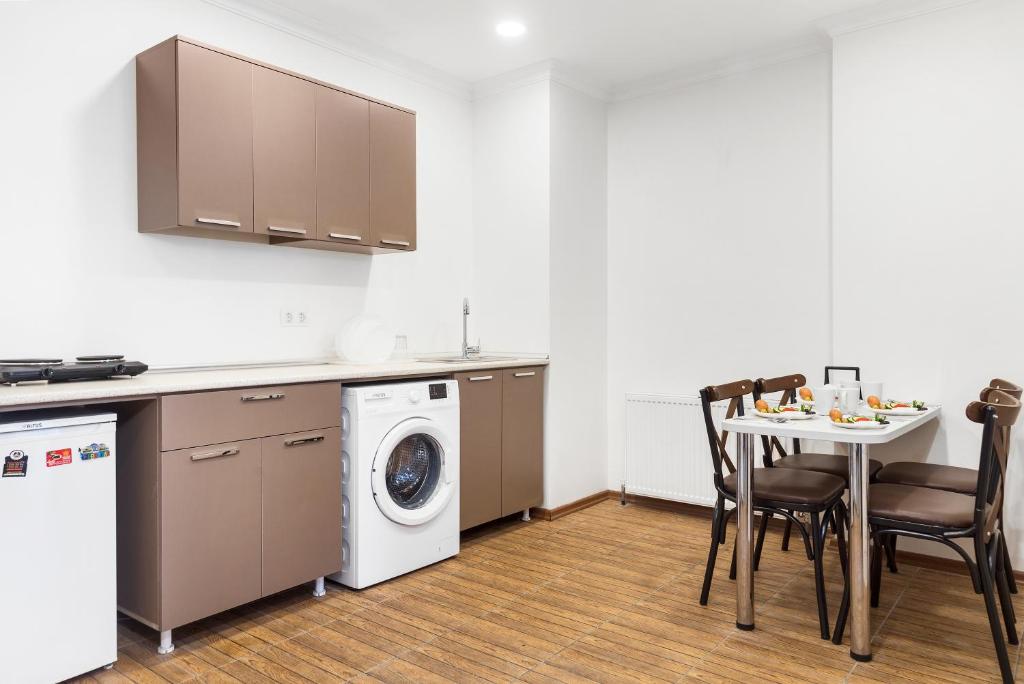 Kuchyň nebo kuchyňský kout v ubytování Modern Suites