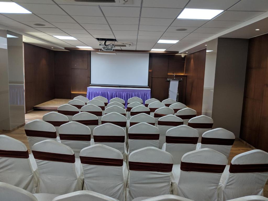 Konferenční prostory v ubytování Hotel Avaante Ahmedabad Formerly known as The Orchid Hotel