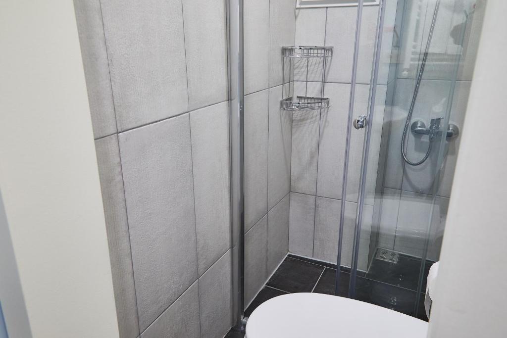 A bathroom at No 8 Galata