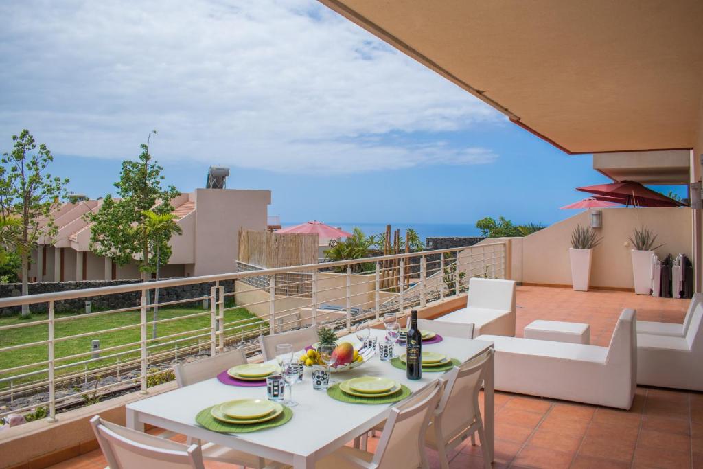 A balcony or terrace at Lajas De Chapin FREE WIFI
