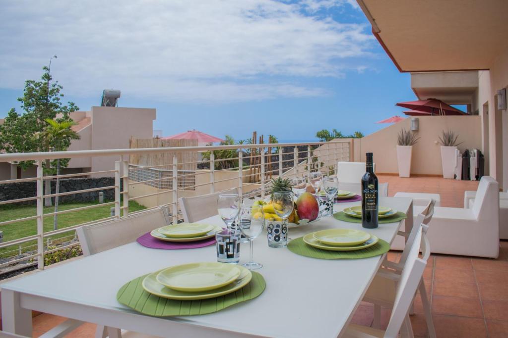 A balcony or terrace at Lajas De Chapin FREE WIFI