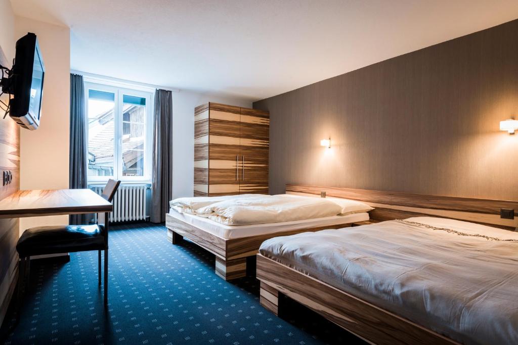 Voodi või voodid majutusasutuse Gasthof zur Sonne toas