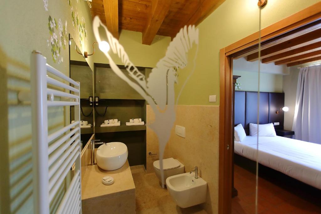 Koupelna v ubytování La Boheme Chambres