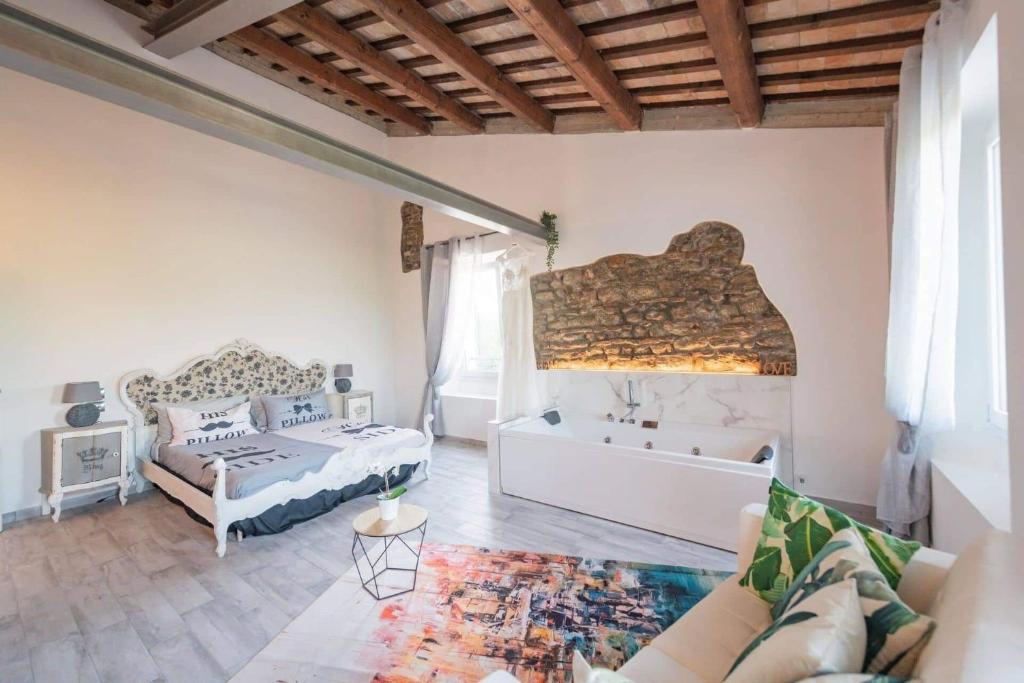 a living room with a bed and a couch at Sogno Proibito in Meldola