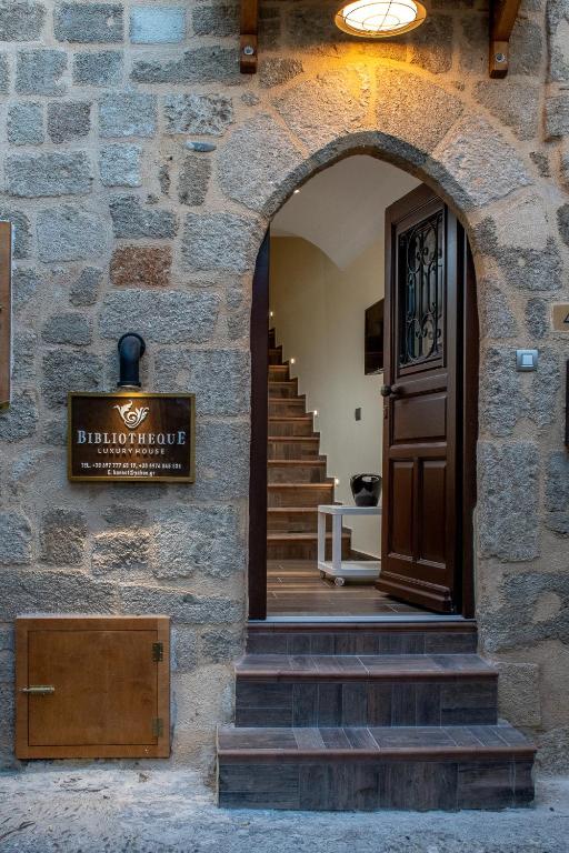 The facade or entrance of BIBLIOTHEQUE