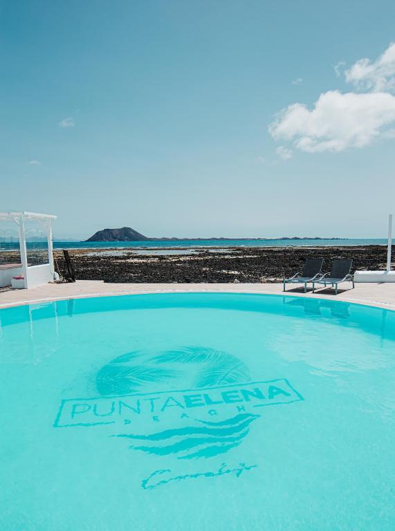 Bazén v ubytování Apartamentos Punta Elena Beach nebo v jeho okolí