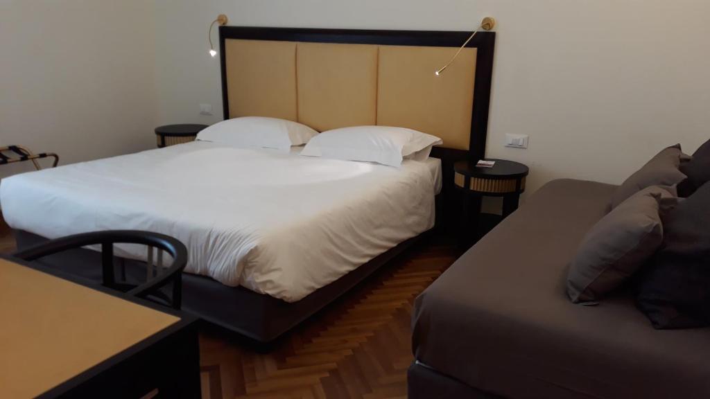 Postel nebo postele na pokoji v ubytování Torrione Hotel