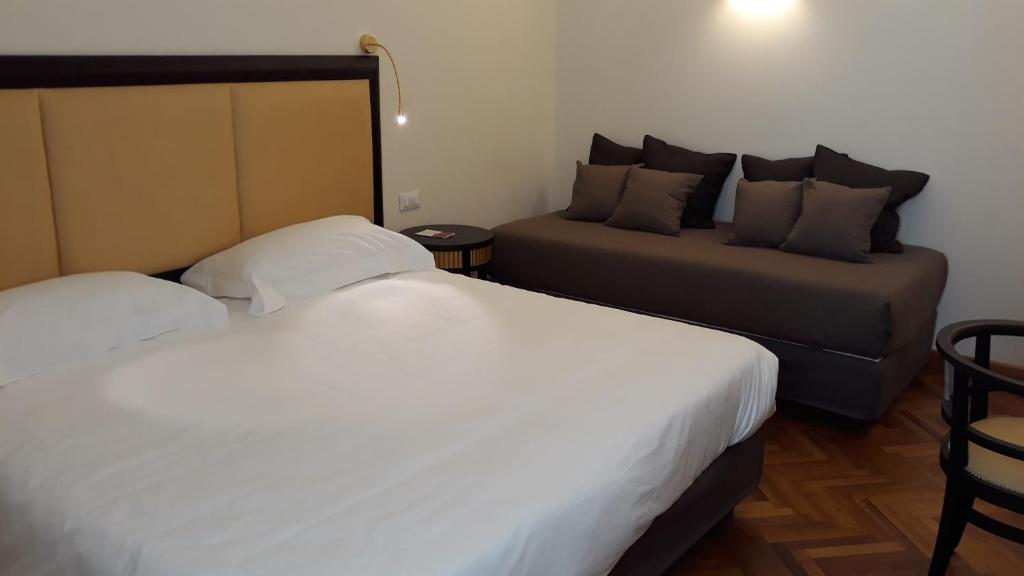 Postel nebo postele na pokoji v ubytování Torrione Hotel