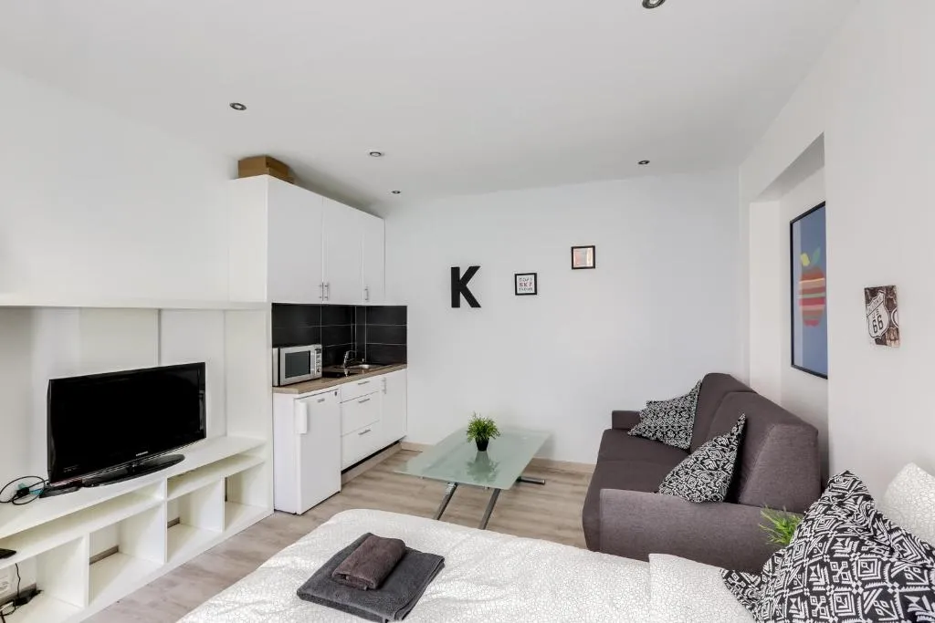 132 Suite Brancion, Paris, Franţa