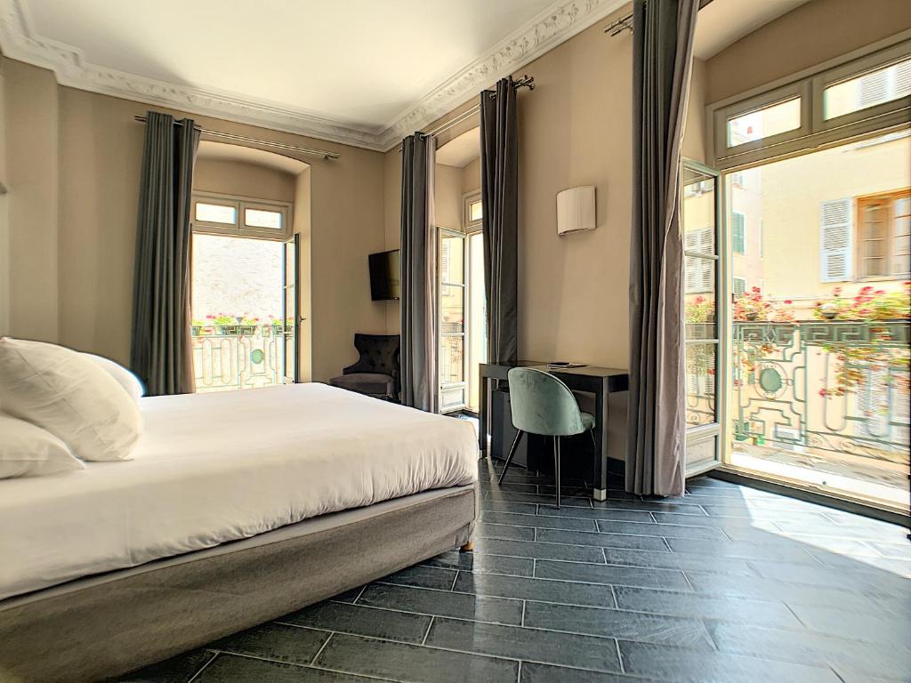 Postel nebo postele na pokoji v ubytování Hotel POZZO DI BORGO