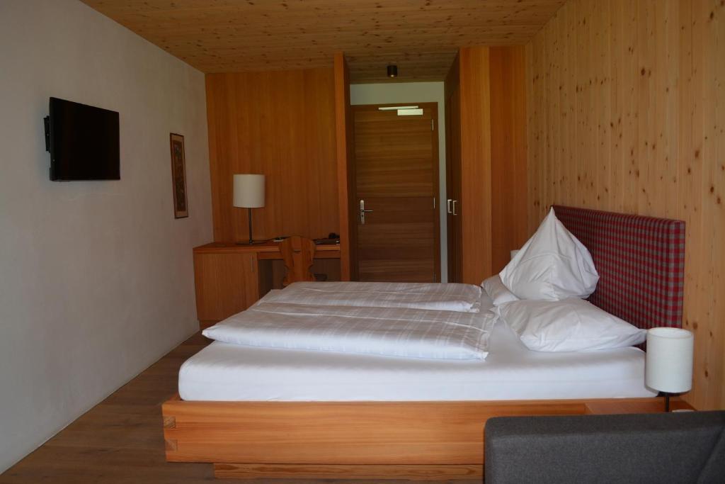 Postel nebo postele na pokoji v ubytování Hotel Schoenblick