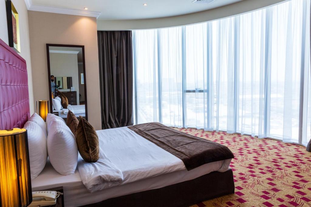 Postel nebo postele na pokoji v ubytování Kingsgate Hotel Doha by Millennium Hotels