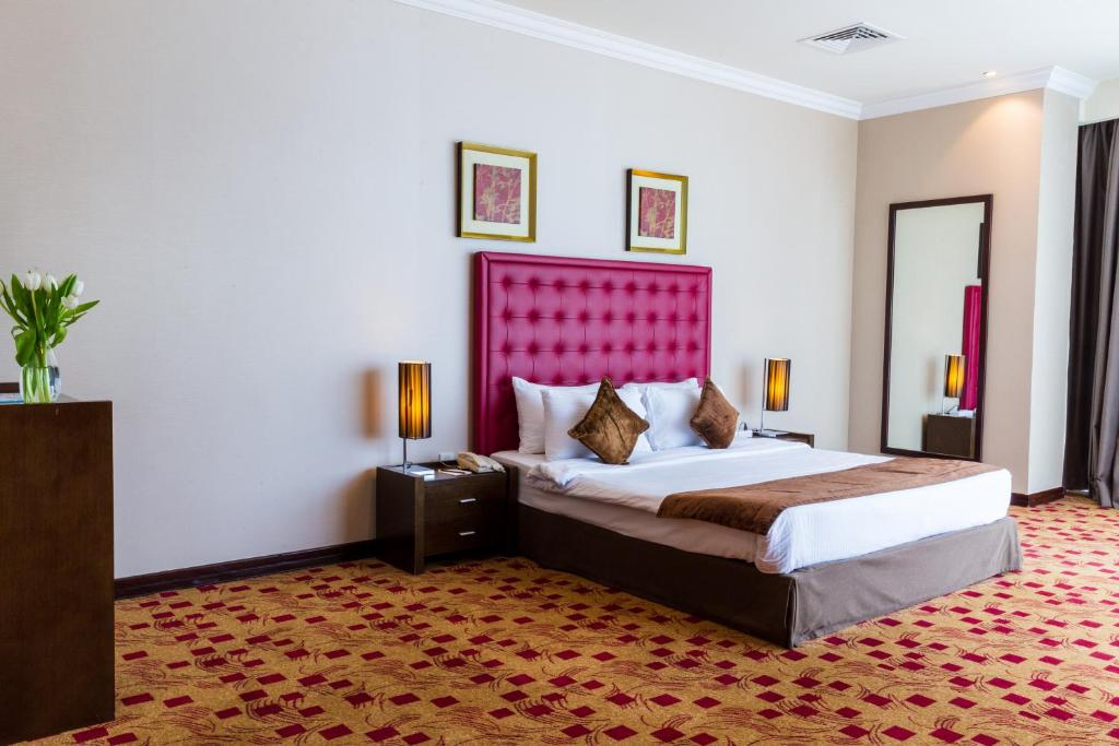 Postel nebo postele na pokoji v ubytování Kingsgate Hotel Doha by Millennium Hotels