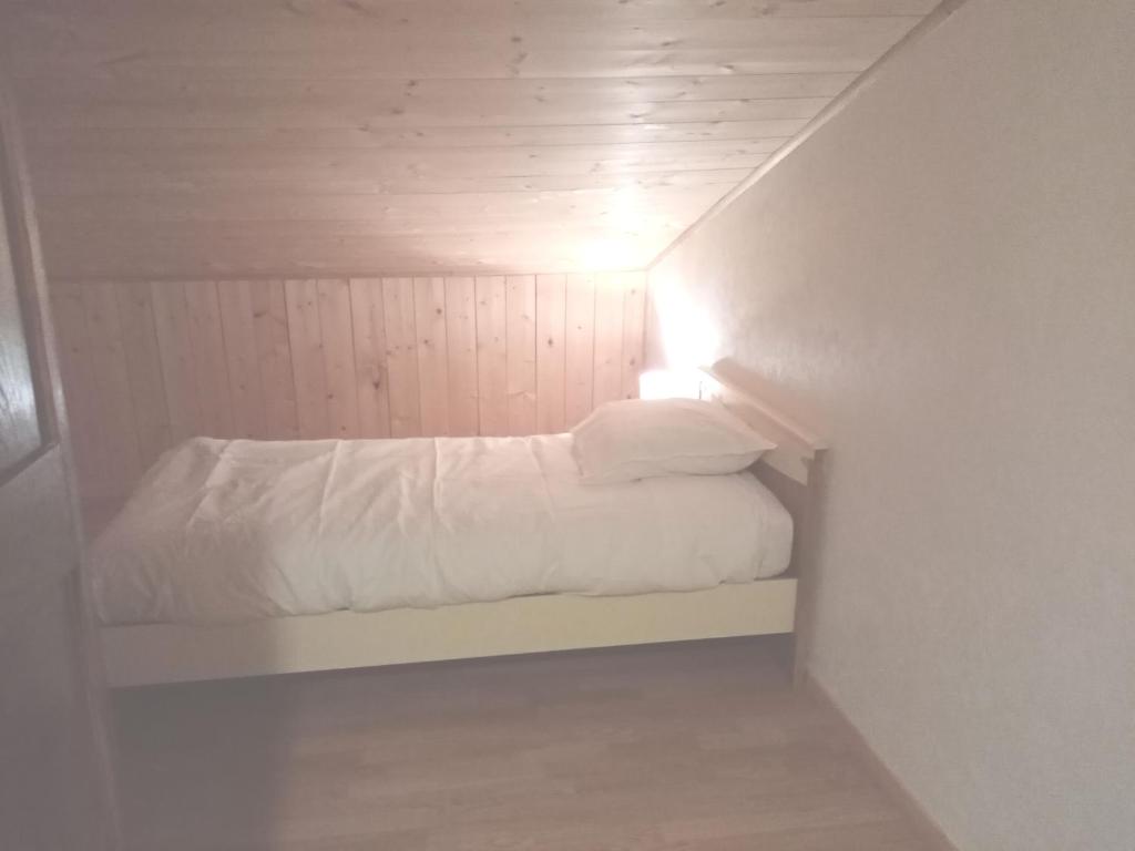 LE CHEMINARD - Triple Room With Shower