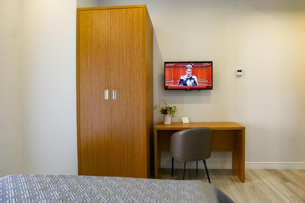 Home Hotel - Image 8