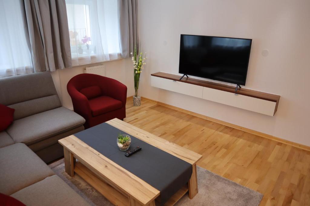 TV a/nebo společenská místnost v ubytování Ferienwohnung Lenz
