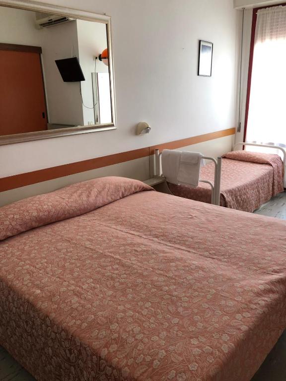 Hotel International - Chambre Triple Économique Avec Accès à La Plage