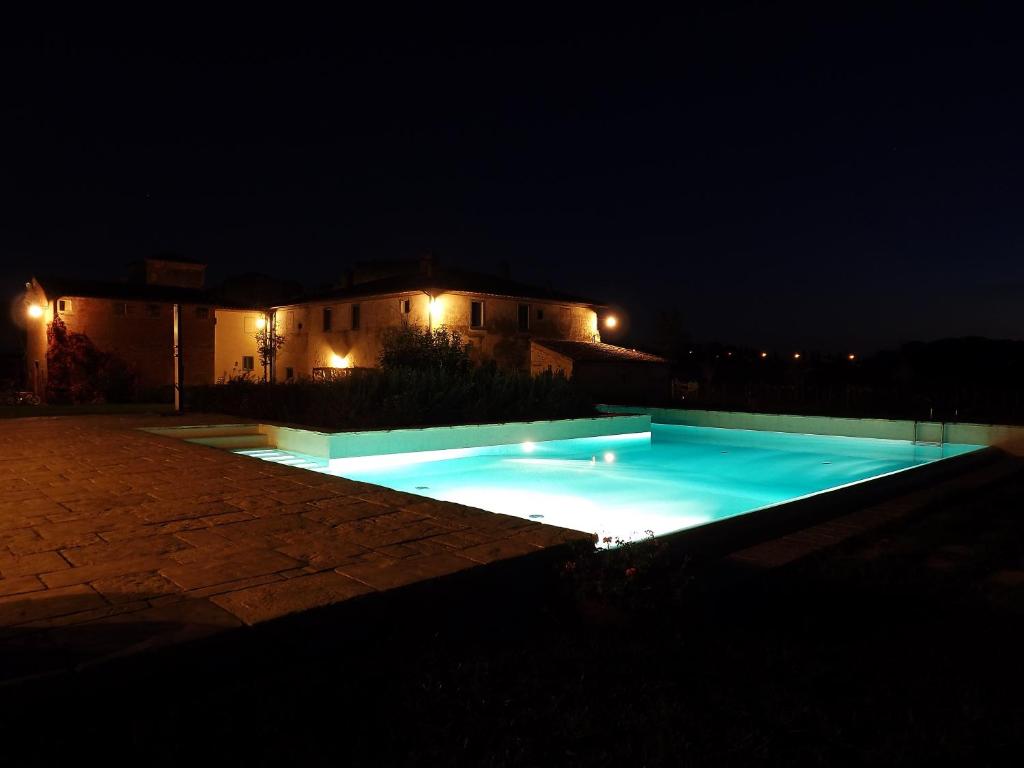 Bazén v ubytování Cortona Resort-Le Terre Dei Cavalieri nebo v jeho okolí