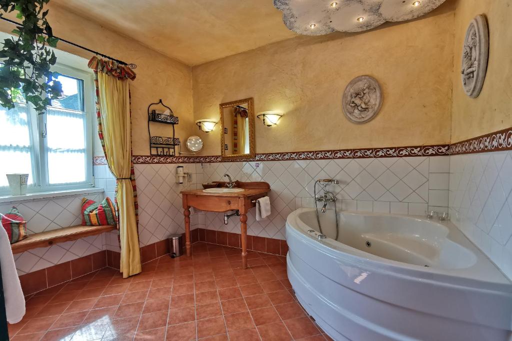 Koupelna v ubytování Hotel Schrannenhof