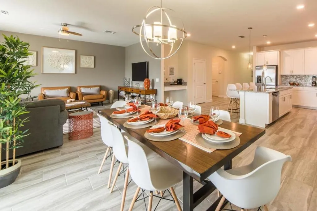 4811 Kings Amazing house with Game Room at Storey Lake, Kissimmee, Statele Unite ale Americii