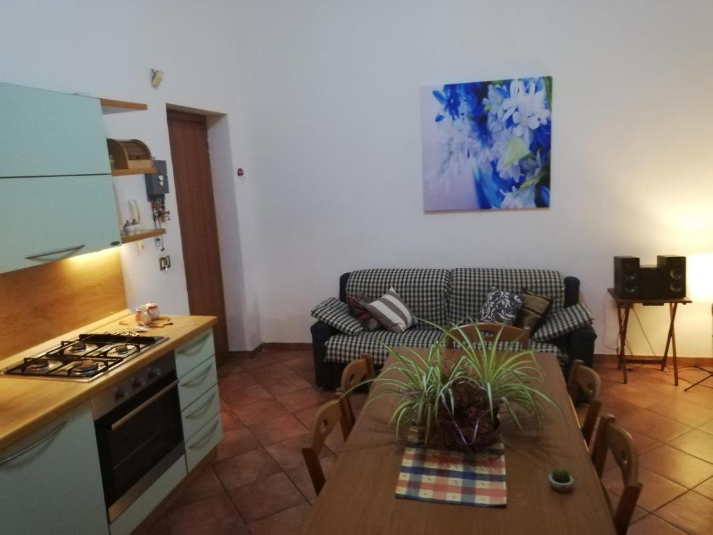 A kitchen or kitchenette at Guglielmo room's B&B