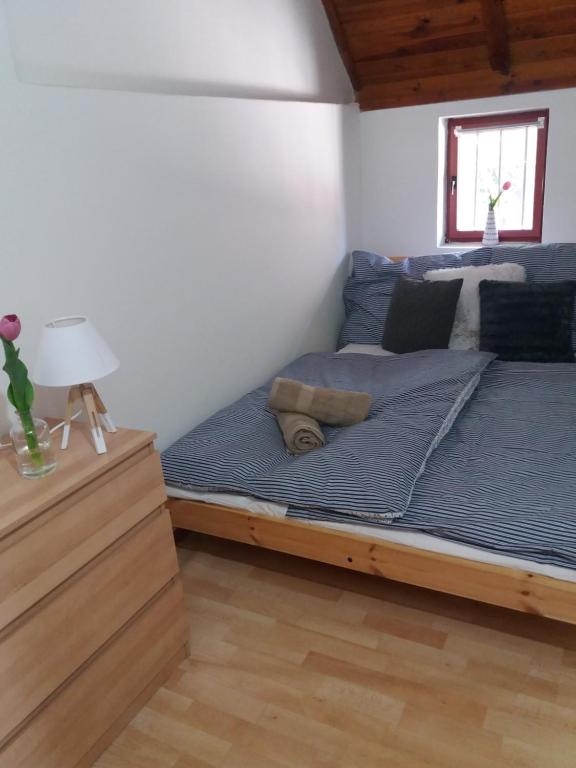 Postel nebo postele na pokoji v ubytování Za humny je sklep