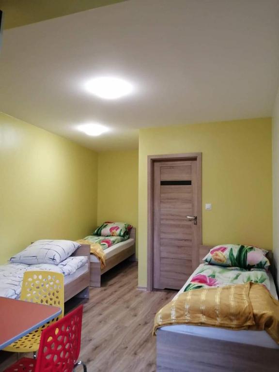 Noclegi Julia pokoje 1-3 parter Chodkiewicza 161 Kielce - 6