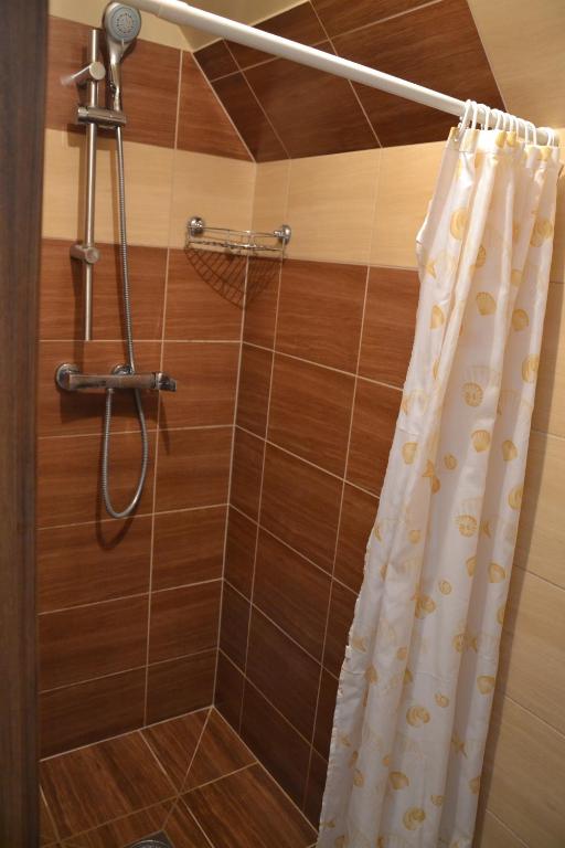 Koupelna v ubytování Za humny je sklep
