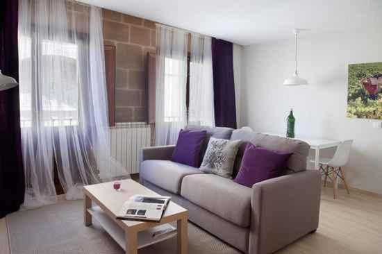 A seating area at Apartamentos Turísticos Beethoven Haro