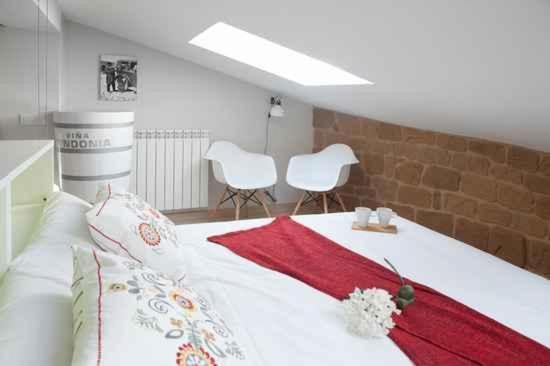 A bed or beds in a room at Apartamentos Turísticos Beethoven Haro