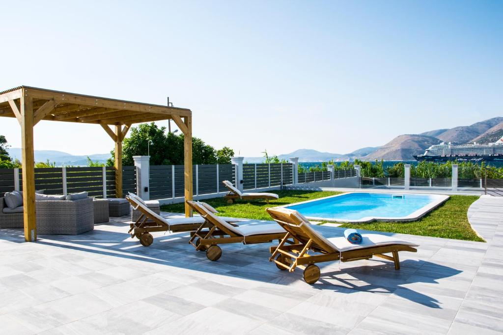 Bazén v ubytovaní Lighthouse Villas Kefalonia alebo v jeho blízkosti