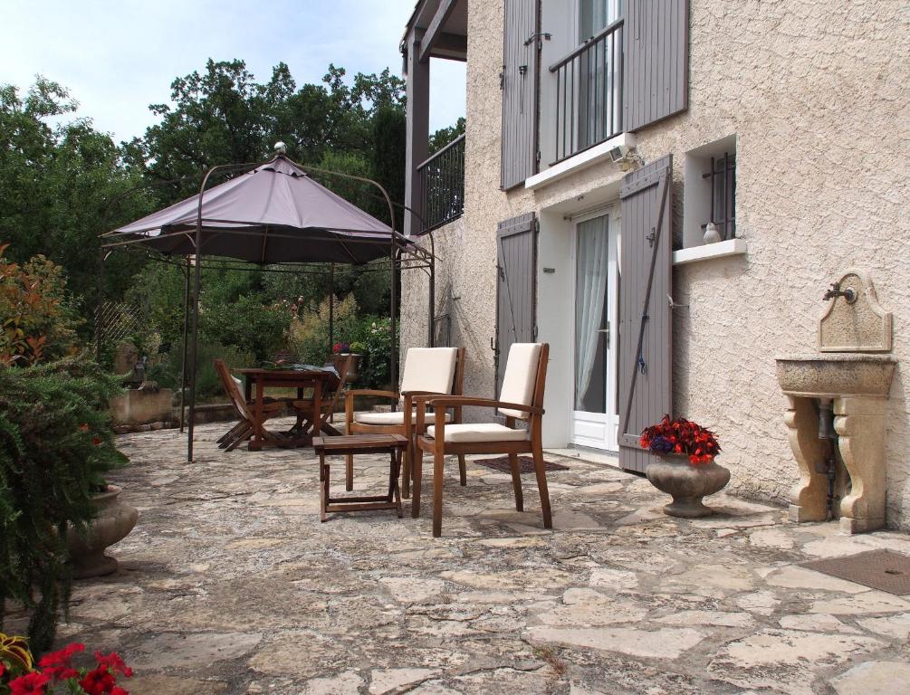 Patio nebo venkovní prostory v ubytování Une Heure Bleue
