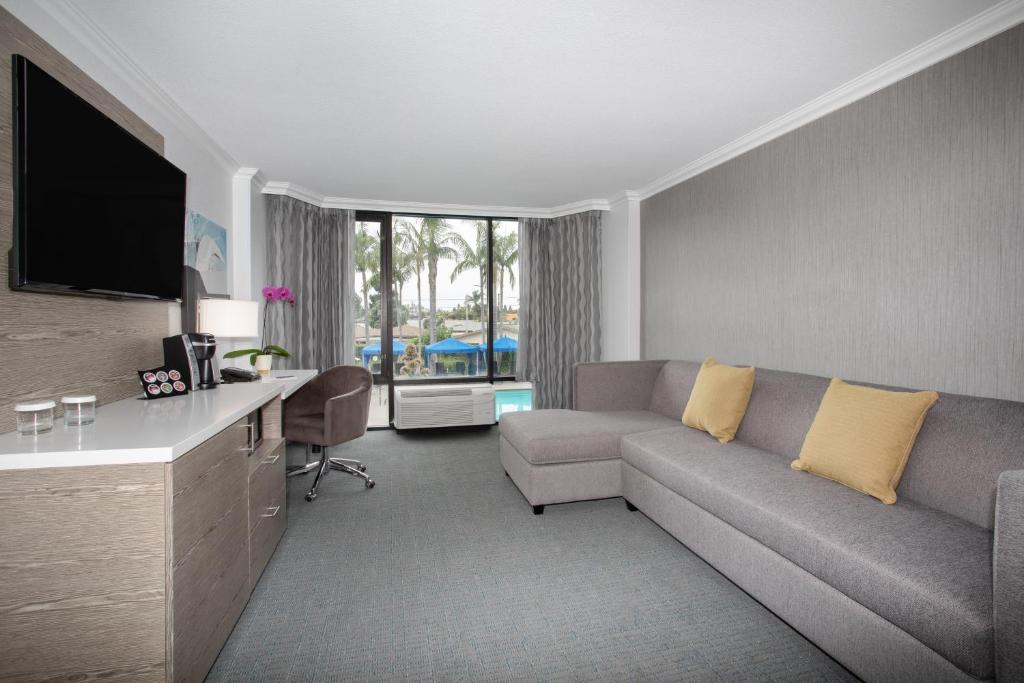 Crowne Plaza Costa Mesa Orange County by IHG photo