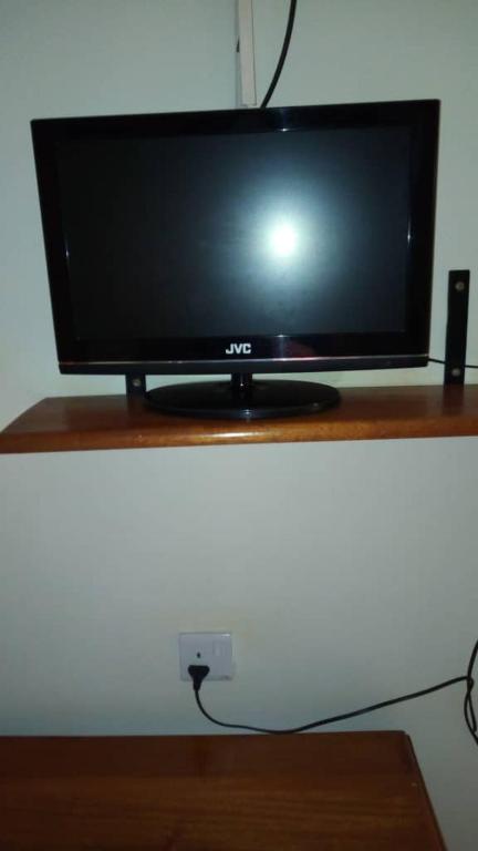 TV a/nebo společenská místnost v ubytování Kanberra Hotel