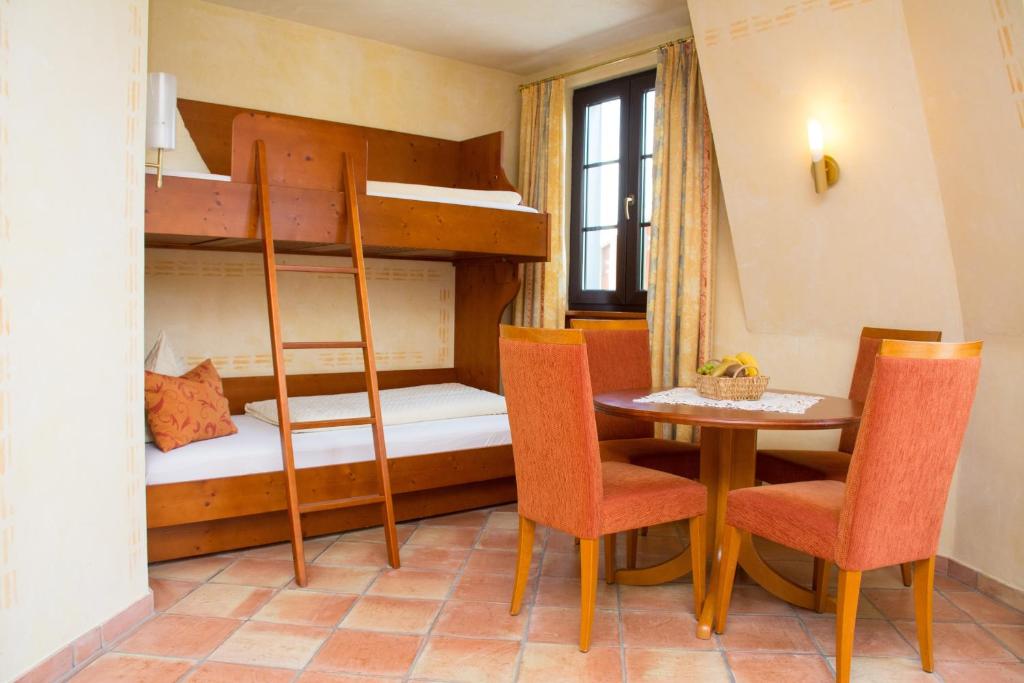 Postel nebo postele na pokoji v ubytování Hotel Casa Rustica - Eintrittskarten für den Europapark erhalten Sie garantiert über uns!