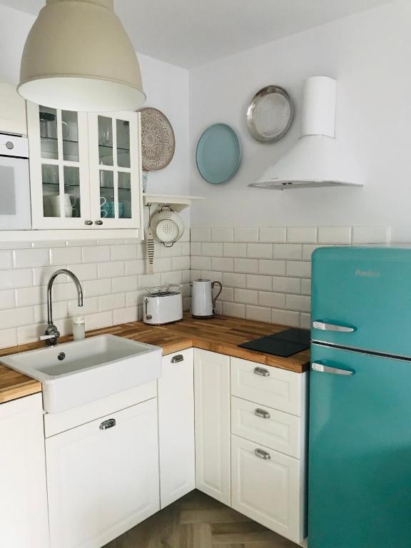 Kuchyňa alebo kuchynka v ubytovaní Apartamenty Piaskowe B21 z tarasem na dachu